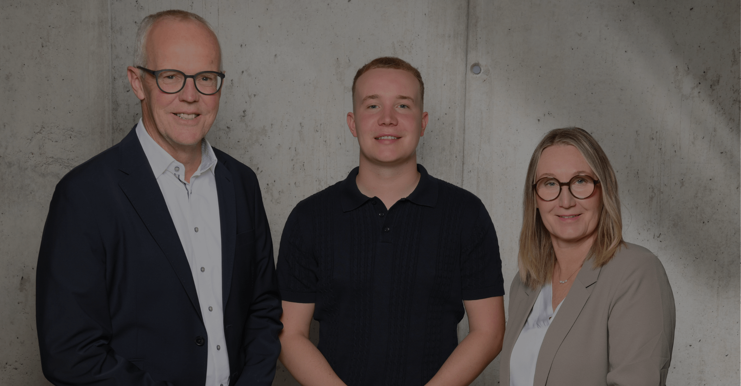 Das Bild zeigt das Team der Hausverwaltung Woltering: Jörg, Paul und Nicole Woltering